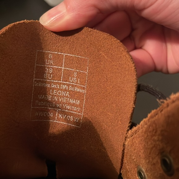 Dr. Martens Leona Smooth Leather Chunky Lug Sole Platform Heel Combat Boots - Picture 6 of 6